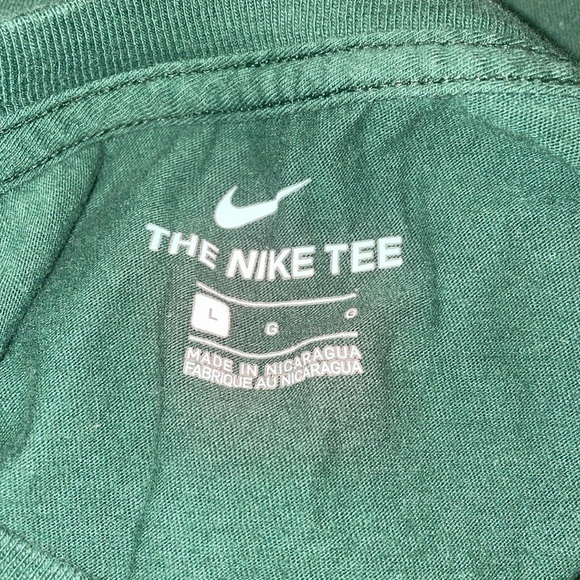 Nike Golf tee in green with white print and swoosh. Size L D4 - Picture 3 of 3
